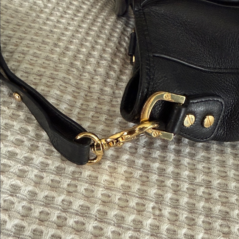 Tory Burch Black Leather Shoulder Bag with Gold Logo Medallion - Picture 4 of 9